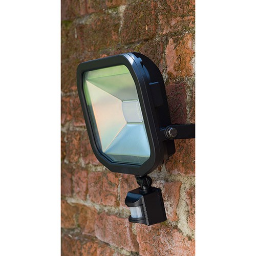 Luceco 15w led floodlight with deals pir